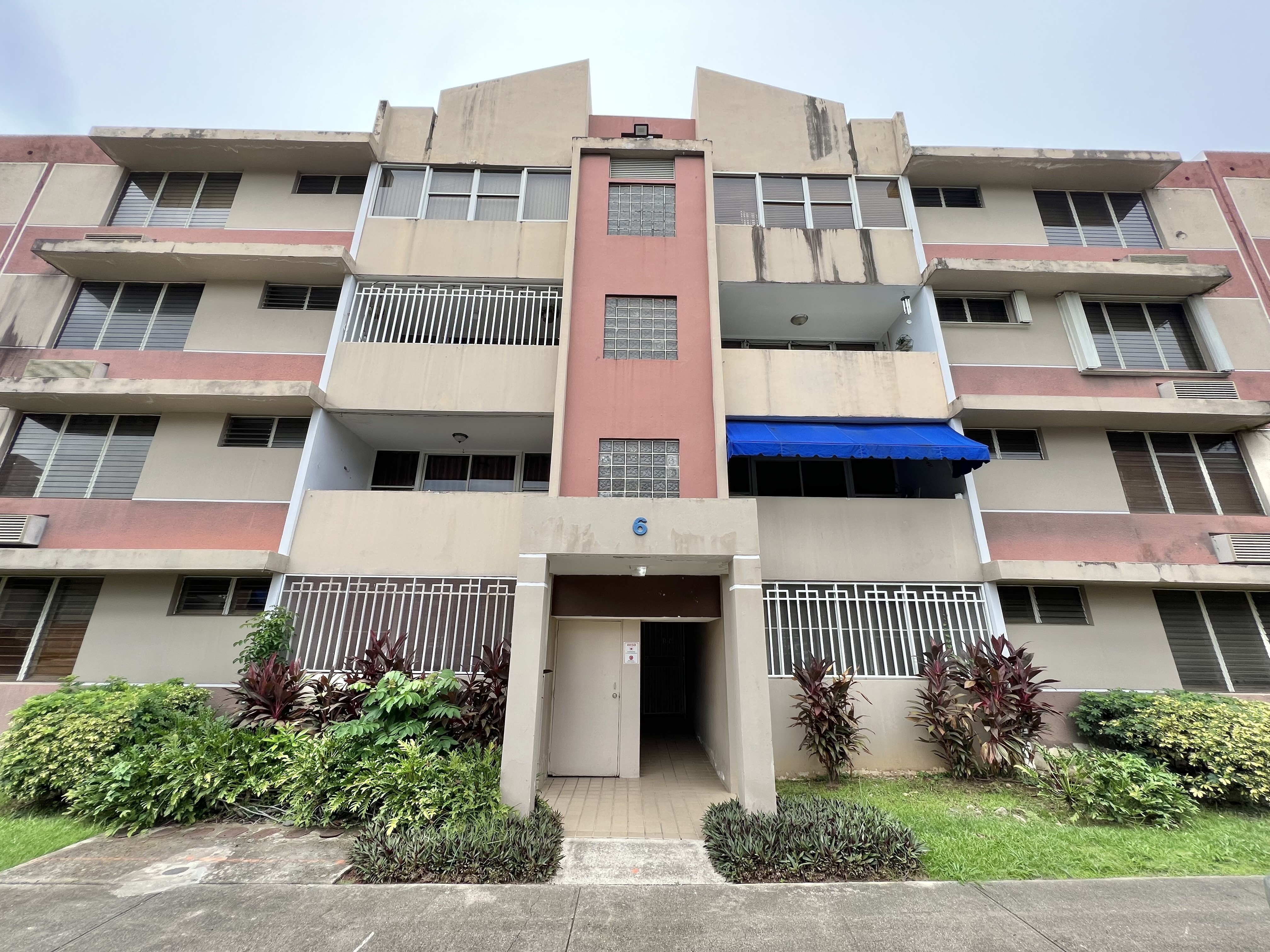 Apt. 104 Bldg 6 Cond Porticos De Guaynabo - Image 2336677