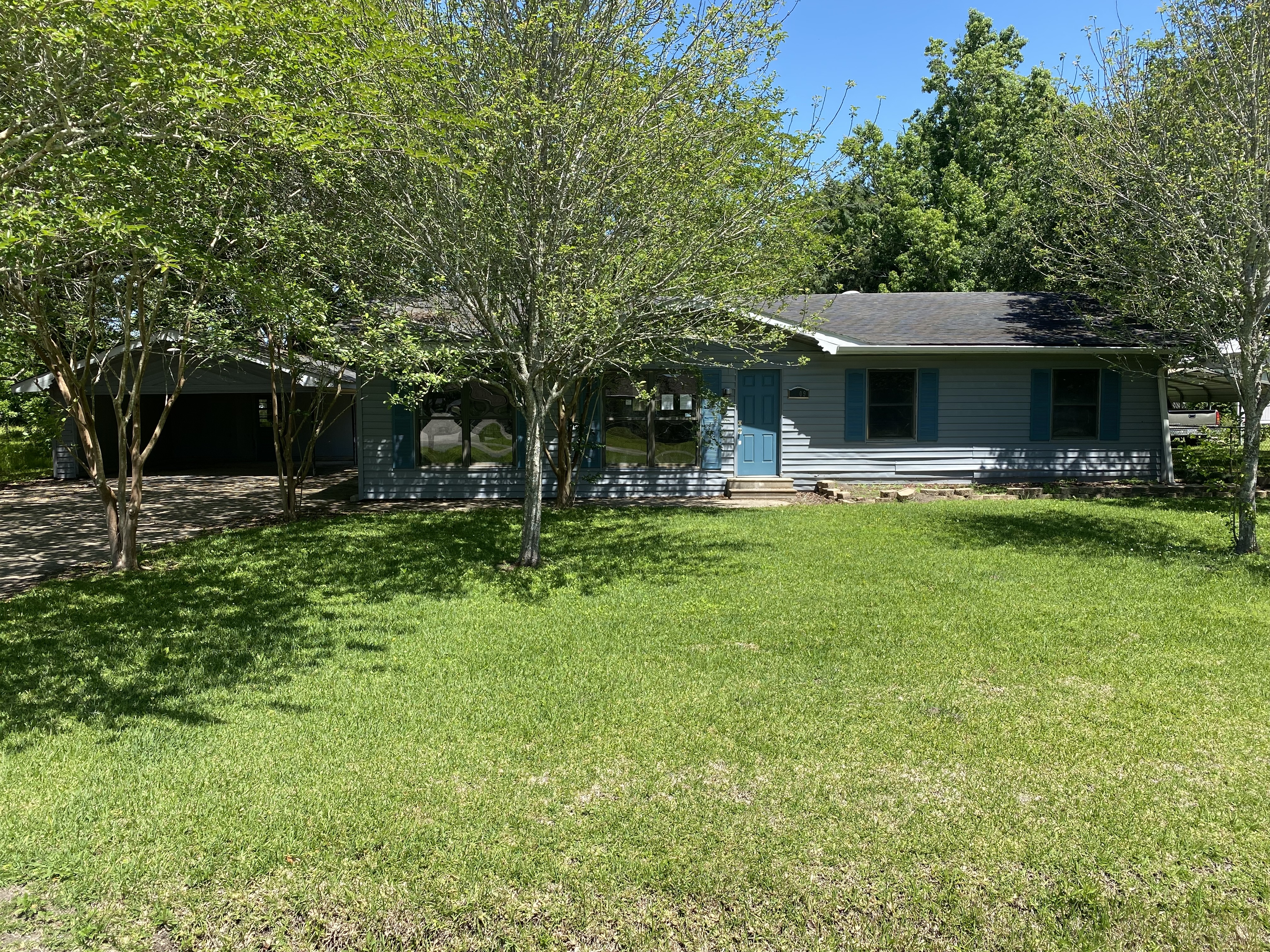 1009 Domingue St - Image 2728818