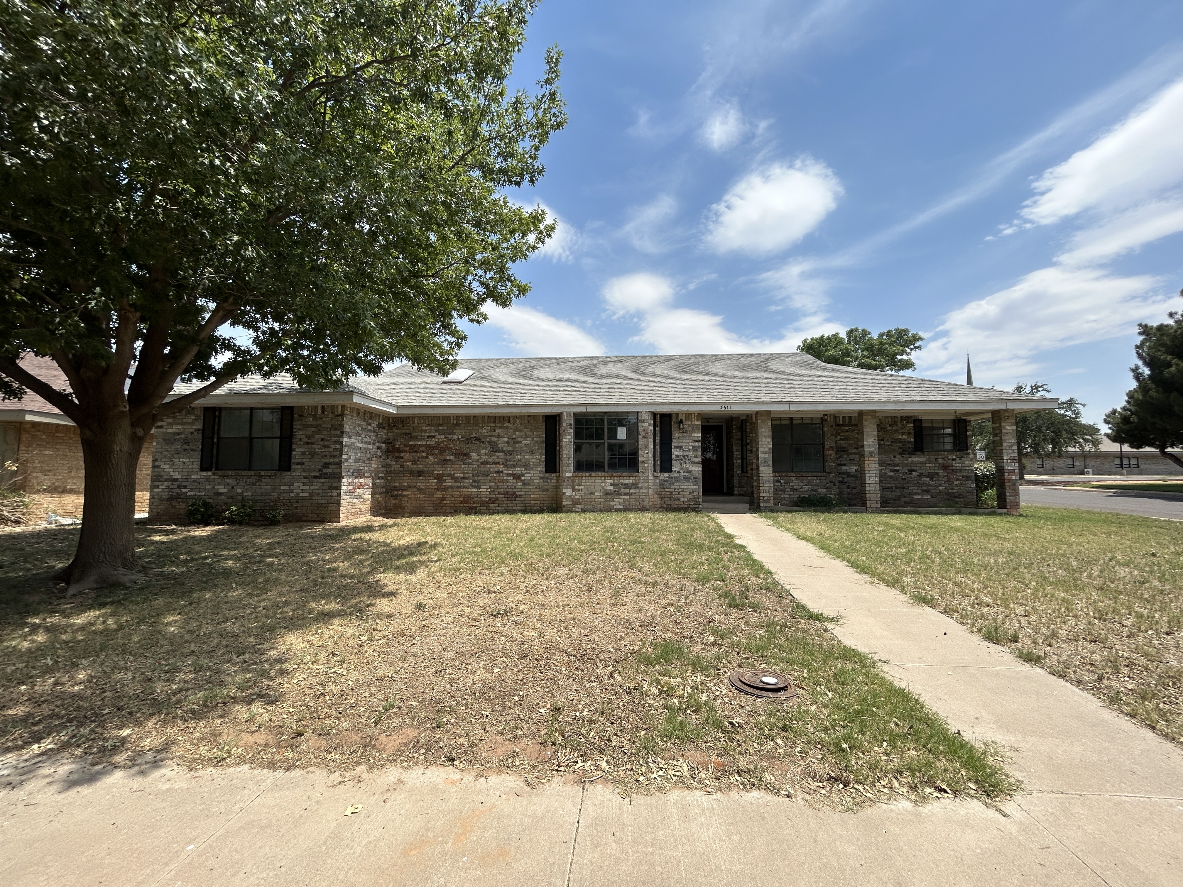 3611 Oakridge Drive - Image 3920514